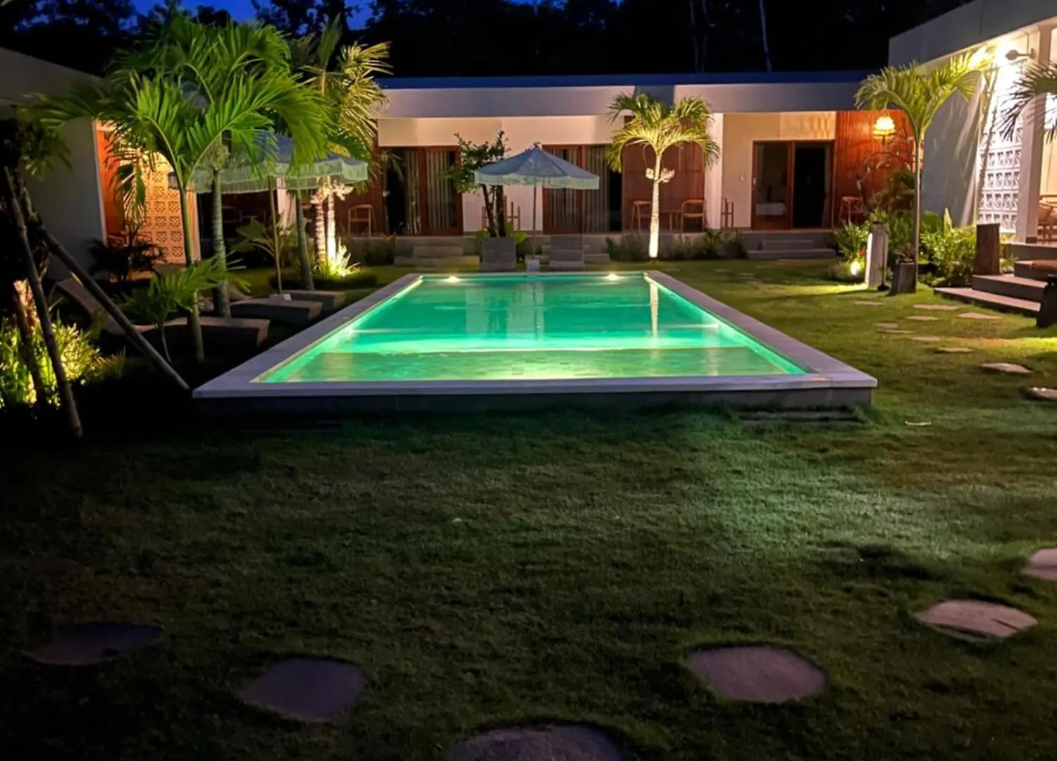 Tropical Almond Villa Uluwatu  3*, Uluwatu (Bali) Indonesia